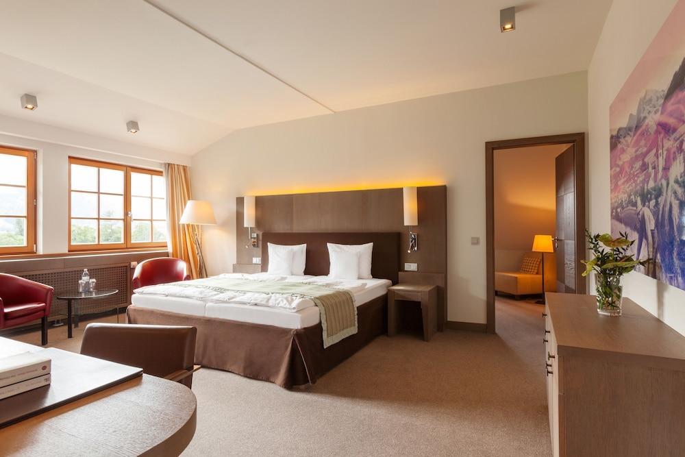 Schlosshotel Kitzbuehel A-Rosa Collection Kitzbühel Exterior foto A typical hotel room
