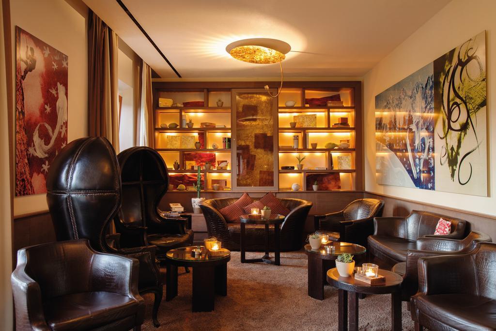 Schlosshotel Kitzbuehel A-Rosa Collection Kitzbühel Exterior foto The Library