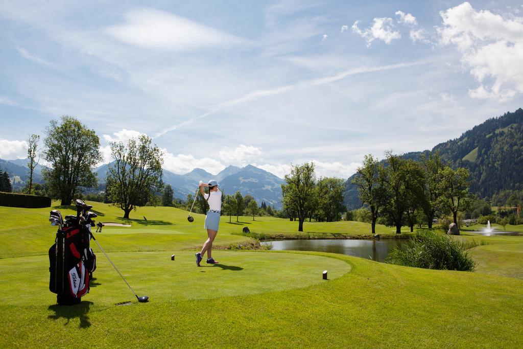 Schlosshotel Kitzbuehel A-Rosa Collection Kitzbühel Exterior foto Golf course in the Alps