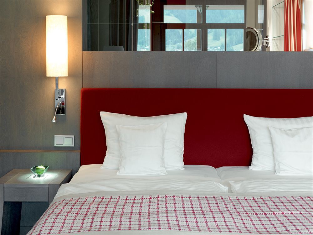 Schlosshotel Kitzbuehel A-Rosa Collection Kitzbühel Exterior foto A room at the hotel