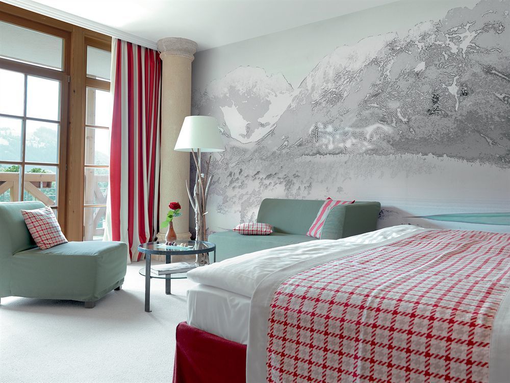 Schlosshotel Kitzbuehel A-Rosa Collection Kitzbühel Exterior foto A room at the Hotel Schatzalp