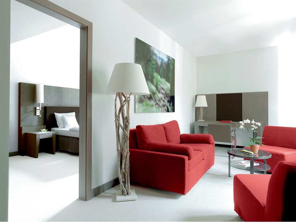 Schlosshotel Kitzbuehel A-Rosa Collection Kitzbühel Exterior foto A suite at the Hotel de las Rosas