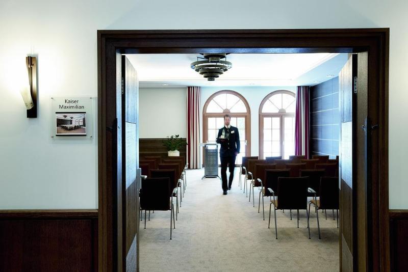 Schlosshotel Kitzbuehel A-Rosa Collection Kitzbühel Exterior foto The interior of the German Federal Police Academy