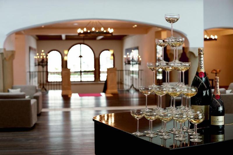 Schlosshotel Kitzbuehel A-Rosa Collection Kitzbühel Exterior foto The interior of the winery