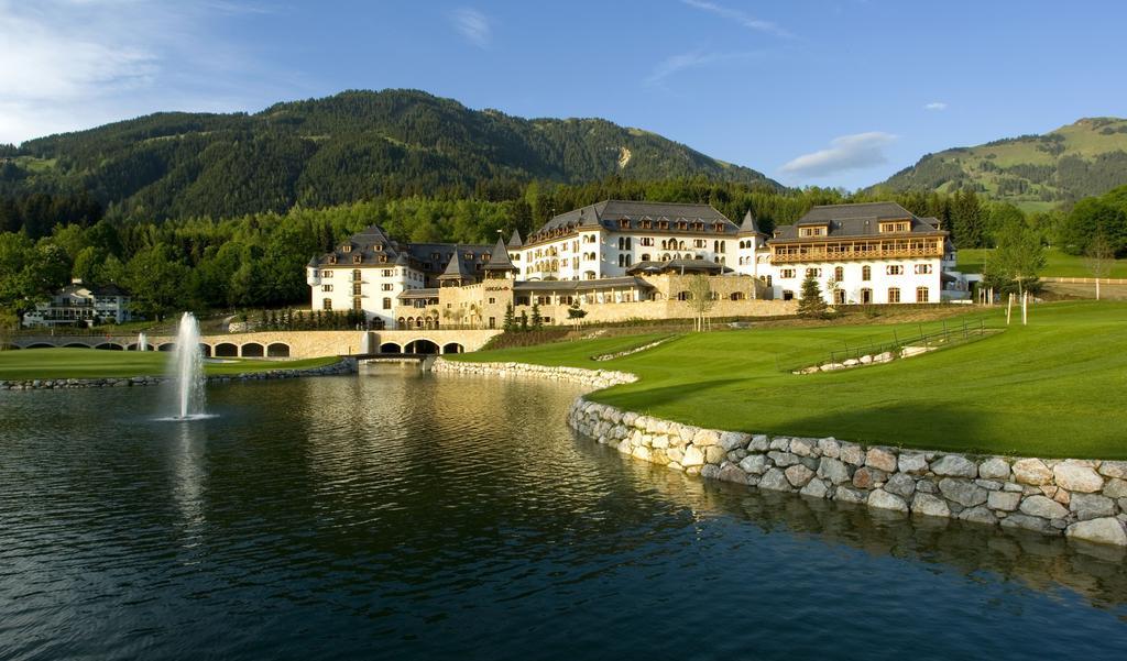Schlosshotel Kitzbuehel A-Rosa Collection Kitzbühel Exterior foto The 5-star Hotel Axelmannstein